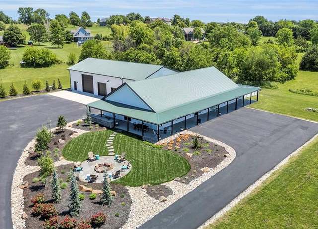 Property at 2385 Pleasant Valley Dr, Ottawa, KS 66067, 5 beds, 3 baths