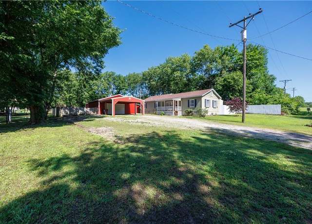 Property at 1005 N Main St, Caney, KS 67333, 3 beds, 2 baths