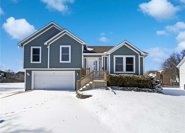 Property at 804 N Sumac St, Gardner, KS 66030, 4 beds, 3 baths