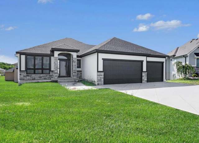 Property at 2319 SW Serena Pl, Lee's Summit, MO 64082, 4 beds, 2.5 baths