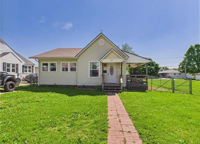 Property at 1407 E Main St, Higginsville, MO 64037, 2 beds, 2 baths