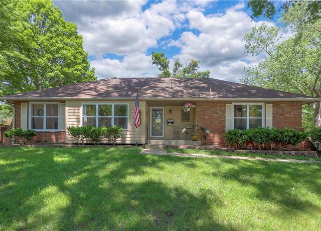 Property at 6902 NW Birch Ct, Kansas City, MO 64151, 3 beds, 2 baths
