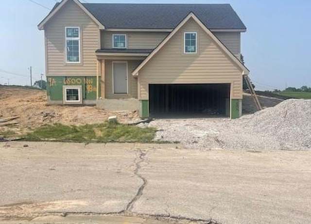 Property at 6500 NW 98th St, Kansas City, MO 64153, 4 beds, 3 baths