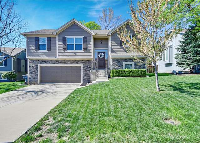 Property at 19651 W 121st Pl, Olathe, KS 66061, 4 beds, 3 baths