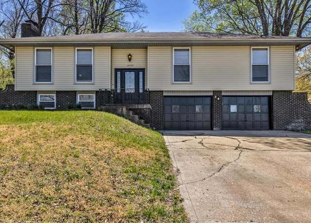 Property at 10705 NW 58th St, Kansas City, MO 64152, 4 beds, 1.5 baths