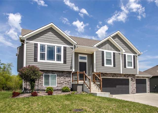 Property at 20607 Copper Creek Dr, Peculiar, MO 64078, 4 beds, 3 baths