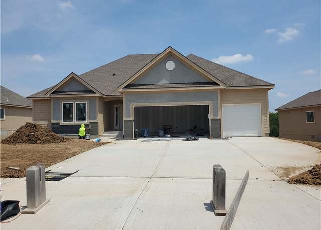 Property at 10201 N Winchester Ave, Kansas City, MO 64156, 3 beds, 2 baths