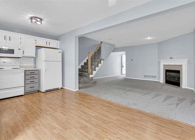 Property at 1413 SE Norwood Dr, Lee's Summit, MO 64081, 2 beds, 2.5 baths