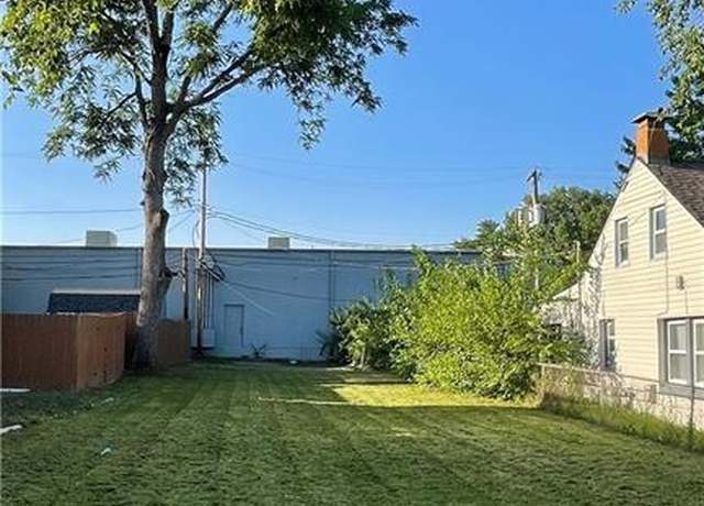 Property at 208 W 81st St, Kansas City, MO 64114