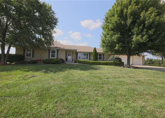 Property at 5818 Jaymar Dr, Louisburg, KS 66053, 5 beds, 4 baths