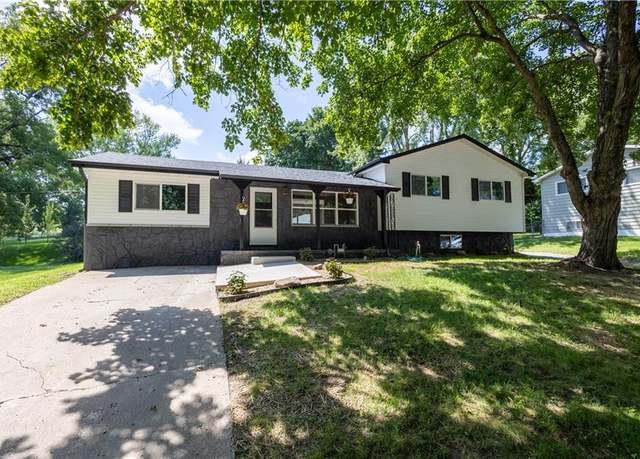 Property at 1606 Frankie Ln, St Joseph, MO 64503, 4 beds, 2 baths