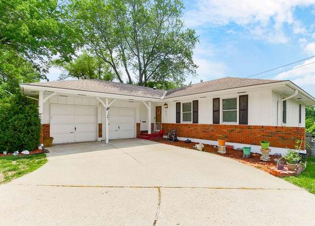 Property at 16213 E 40th St S, Independence, MO 64055, 3 beds, 2 baths