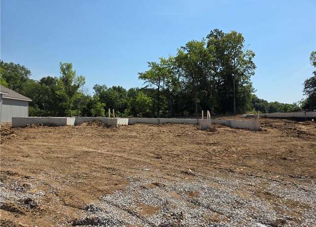 Property at 9335 N Belton Ave, Kansas City, MO 64154, 3 beds, 2.5 baths