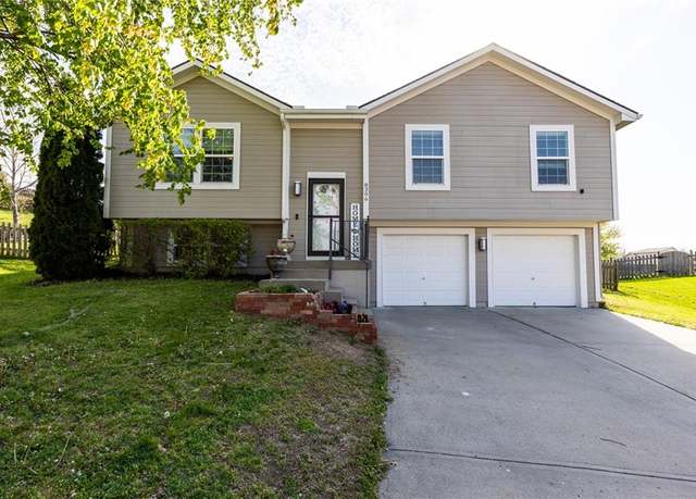 Property at 8306 NE 115th St, Kansas City, MO 64157, 3 beds, 2 baths