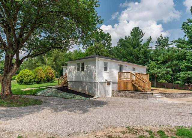 Property at 2832 Rushmore Ln, St Joseph, MO 64505, 3 beds, 2 baths