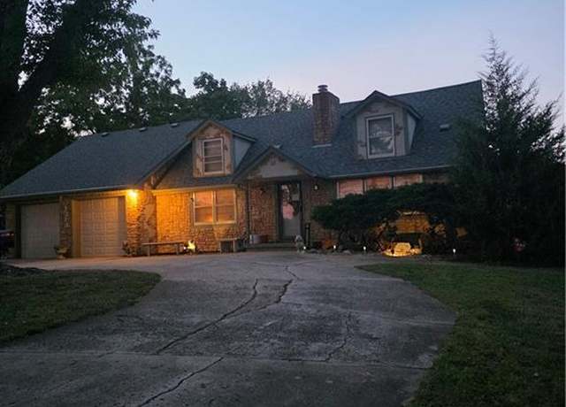Property at 1220 NE Woods Chapel Rd, Lee's Summit, MO 6464, 3 beds, 1.5 baths