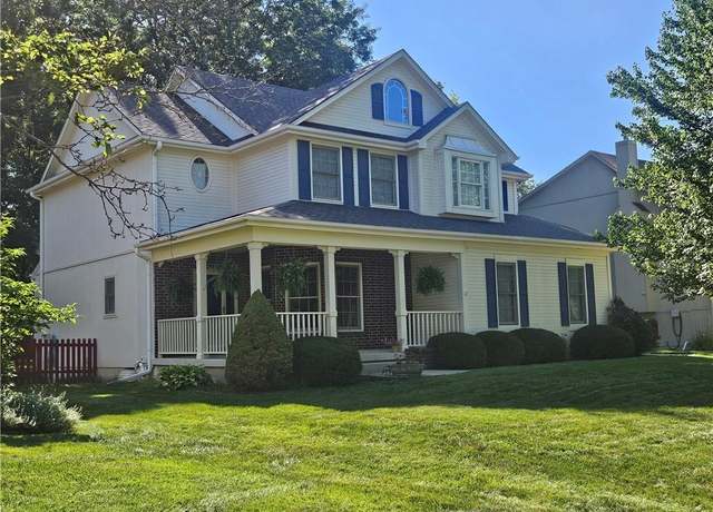 Property at 1016 SW Pacific Dr, Lee's Summit, MO 64081, 4 beds, 2.5 baths