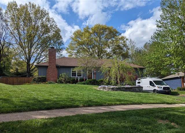 Property at 9332 Hardy St, Overland Park, KS 66212, 3 beds, 2.5 baths