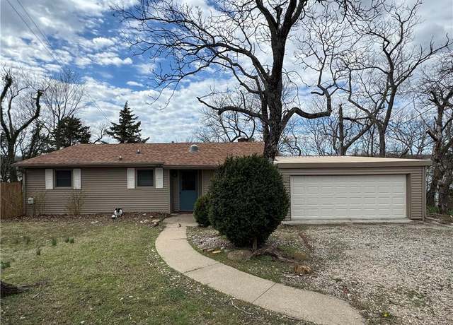 Property at 764 195th St, Fort Scott, KS 66701, 3 beds, 2 baths