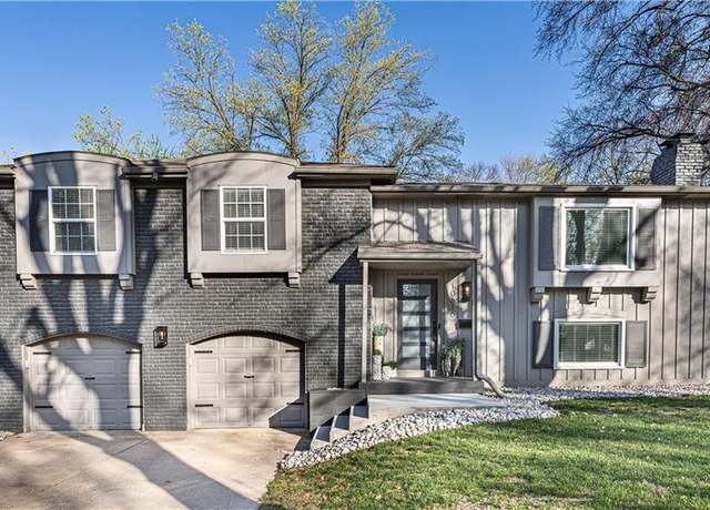 Property at 10616 W 90th St, Overland Park, KS 66214, 3 beds, 2.5 baths