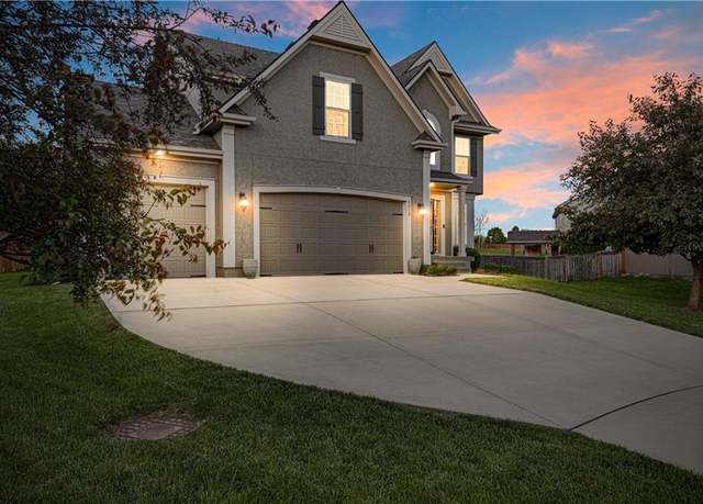Property at 5918 Theden St, Shawnee, KS 66218, 5 beds, 3.5 baths