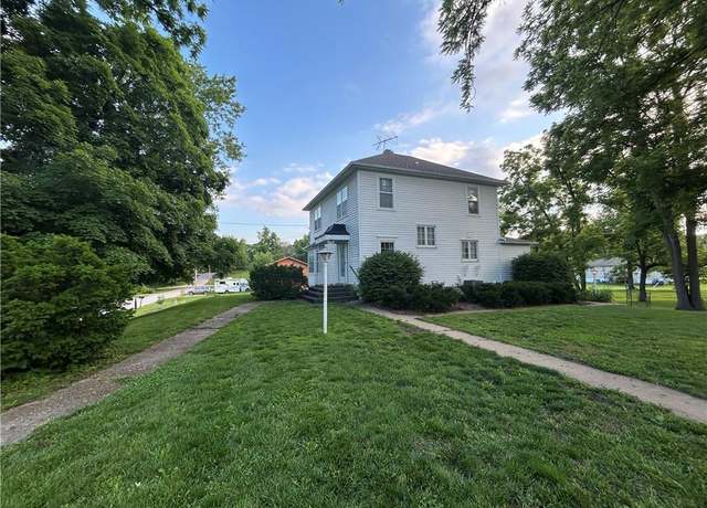 Property at 604 Shawnee St, Tonganoxie, KS 66086, 4 beds, 2 baths