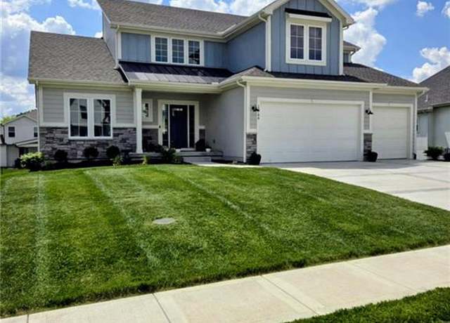 Property at 10748 N Hickory Ct, Kansas City, MO 64155, 4 beds, 3.5 baths