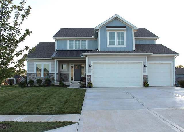 Property at 10748 N Hickory Ct, Kansas City, MO 64155, 4 beds, 3.5 baths