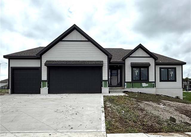Property at 2303 SW Serena Pl, Lee's Summit, MO 64082, 4 beds, 3 baths