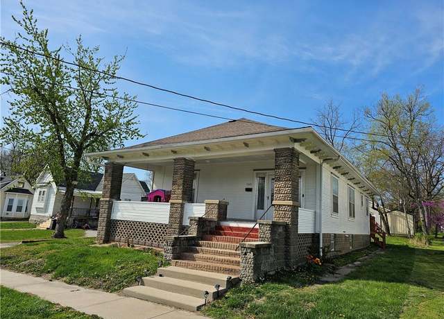 Property at 1023 Webster St, Chillicothe, MO 64601, 2 beds, 1.5 baths