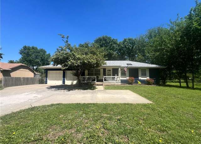 Property at 508 NW 15th St, Blue Springs, MO 64015, 3 beds, 3.5 baths