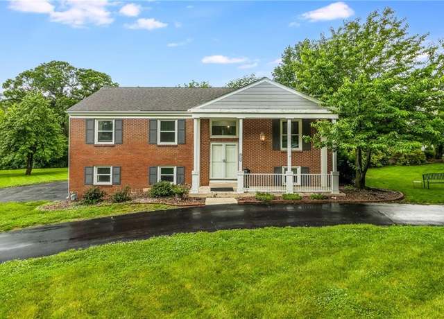 Property at 8726 W 104th St, Overland Park, KS 66212, 4 beds, 3 baths