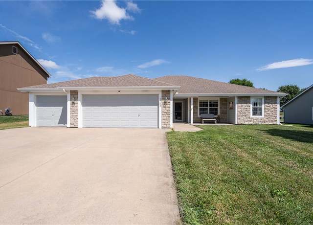 Property at 2738 Stratton Dr, Eudora, KS 66025, 3 beds, 2 baths
