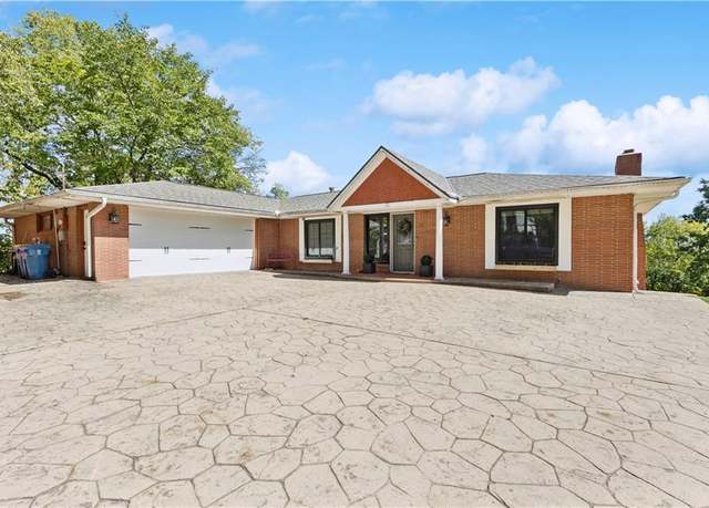 Property at 10 Pemford Pl, Liberty, MO 64068, 4 beds, 3 baths