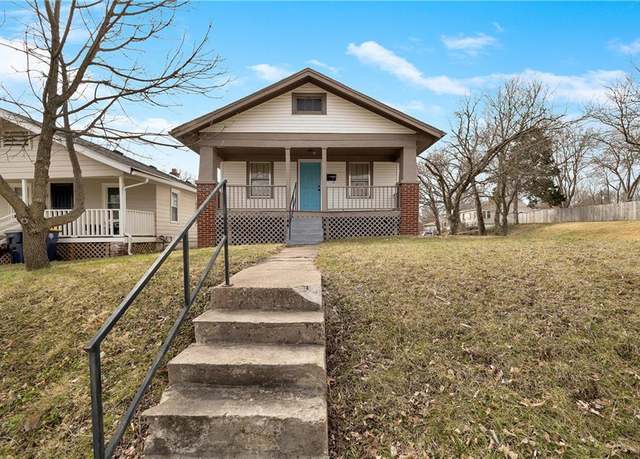 Property at 3301 E 52nd St, Kansas City, MO 64130, 2 beds, 1 bath