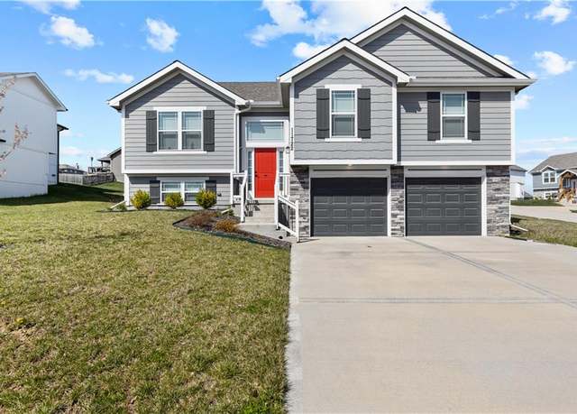 Property at 11722 N Windsor Ave, Kansas City, MO 64157, 3 beds, 3 baths