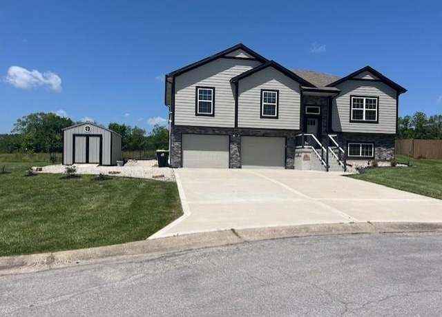 Property at 3102 Katy Trail Dr, Harrisonville, MO 64701, 3 beds, 3 baths