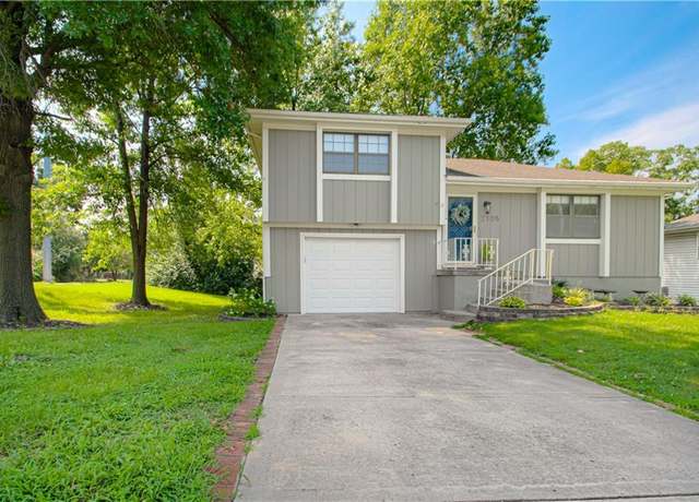 Property at 2105 Chester Ave, Kansas City, KS 66103, 3 beds, 2 baths