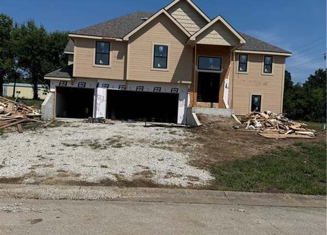 Property at 12402 Morgan St, Excelsior Springs, MO 64024, 4 beds, 3 baths