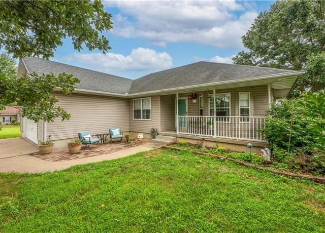 Property at 1802 E 22nd St, Sedalia, MO 65301, 3 beds, 2 baths