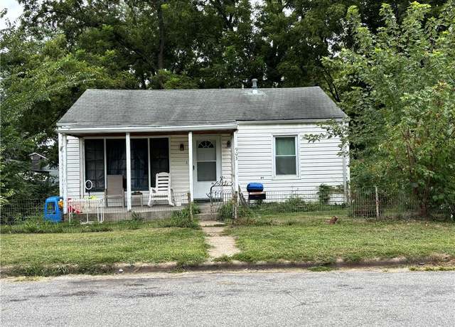 Property at 903 Pawnee St, Leavenworth, KS 66048, 2 beds, 1.5 baths