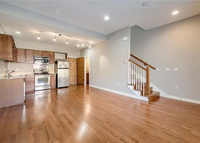 Property at 603 E 29th St, Kansas City, MO 64108, 2 beds, 2.5 baths