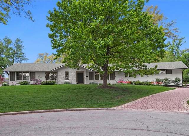 Property at 9818 Overbrook Ct, Leawood, KS 66206, 5 beds, 3.5 baths