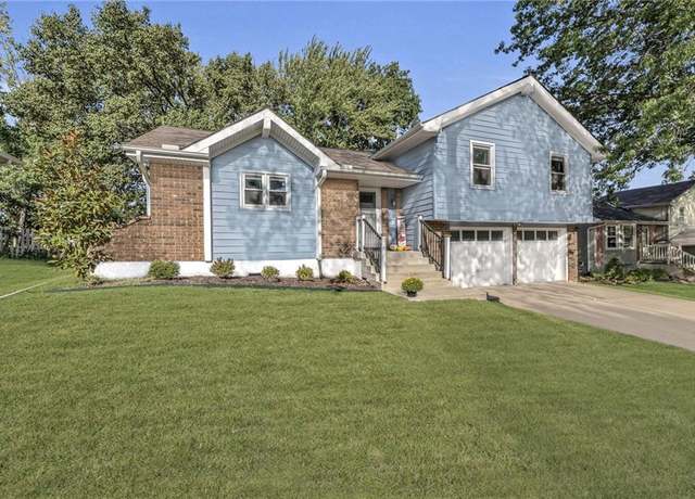 Property at 1202 SW Walnut St, Lee's Summit, MO 64081, 3 beds, 2 baths
