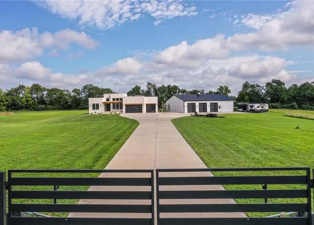 Property at 6320 NE 164th St, Smithville, MO 64089, 4 beds, 3.5 baths