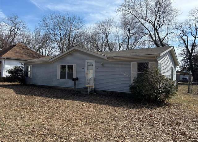Property at 608 E 9th St, Pittsburg, KS 66762, 3 beds, 2 baths