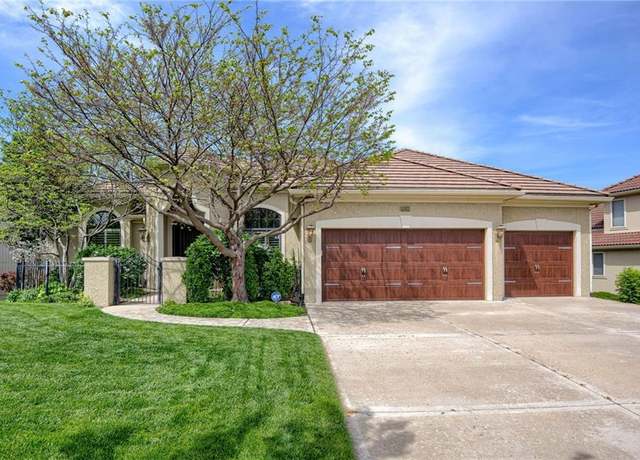 Property at 20216 W 90 Ter, Lenexa, KS 66220, 4 beds, 3.5 baths