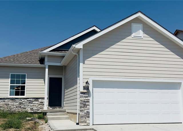Property at 27012 E Dogwood Ln, Lee's Summit, MO 64086, 3 beds, 2 baths