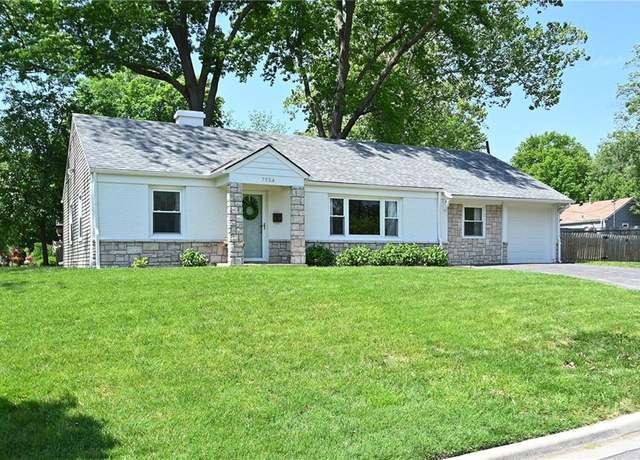 Property at 7554 Booth Dr, Prairie Village, KS 66208, 3 beds, 2 baths