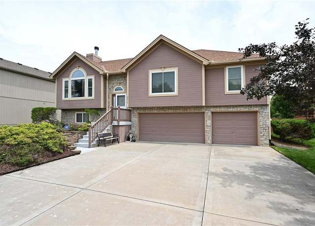 Property at 19617 Harbor Dr, Smithville, MO 64089, 3 beds, 3 baths